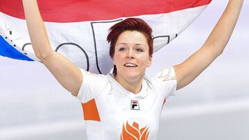 Jorien Ter Mors celebra su victoria en los 1.000 de patinaje de velocidad en los Juegos Olímpicos de Invierno de Pyeongchang.