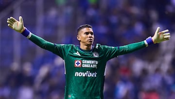 Kevin Mier of Cruz Azul during the 15th round match between Puebla and Cruz Azul as part of the Liga BBVA MX, Torneo Apertura 2025 at Cuauhtemoc Stadium, on October 31, 2025 in Puebla, Mexico.
