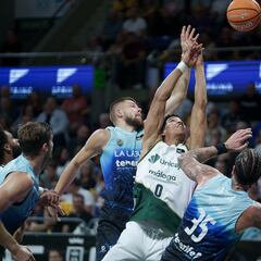 El Tenerife desnuda al Unicaja y sigue imparable