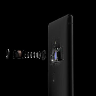 Celebra el día del Emoji con Xperia XZ2