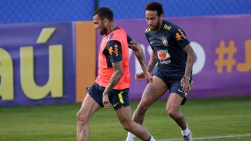 Los compañeros de Neymar quitan importancia a su lesión