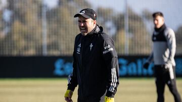 El t&eacute;cnico argenino Eduardo Coudet grita durante un entrenamiento del Celta.