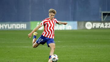 Pablo Barrios, con el Atleti B.