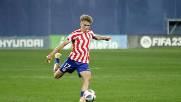 Pablo Barrios, con el Atleti B.