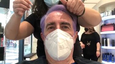 Siro L車pez cumple su palabra: se ti?e el pelo de morado