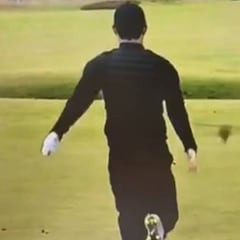 McIlroy se enfada y rompe un palo al estrellarlo en el suelo