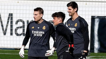 Lunin, Kepa y Courtois, durante un entrenamiento con el Real Madrid en Valdebebas.