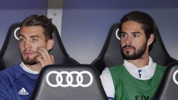 Isco, en el banquillo ante el Barcelona.