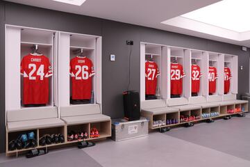 Vista general del vestuario visitante del Bernab¨¦u, el cual la noche de ayer fue ocupado por el conjunto alem¨¢n, VfB Stuttgart, durante el partido de la primera jornada de la fase de la Liga de Campeones de la UEFA 2024/25.