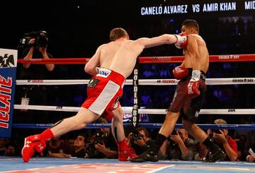 Las fotos más espectaculares del brutal KO de Canelo a Amir Khan