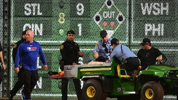 PITTSBURGH, PENNSYLVANIA - APRIL 30: A fan is carted off the field after falling from the stands during the seventh inning of the game between the Chicago Cubs and the Pittsburgh Pirates at PNC Park on April 30, 2025 in Pittsburgh, Pennsylvania. Joe Sargent/Getty Images/AFP (Photo by Joe Sargent / GETTY IMAGES NORTH AMERICA / Getty Images via AFP)