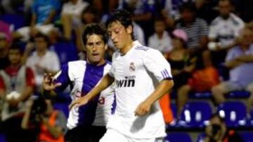 <b>DEBUT DE BLANCO. </b>Ozil demostró su calidad en un par de acciones durante la primera parte. En la segunda, fue sustituido en el 58'.