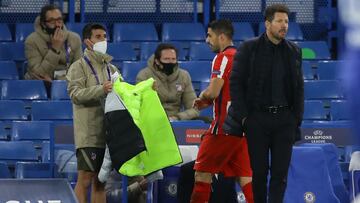 Simeone en Stamford Bridge, cuando el Chelsea les eliminó de esta Champions. Un Chelsea hoy proclamado campeón.
