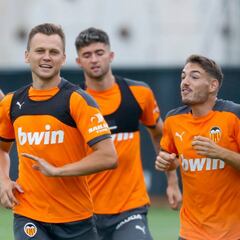 La rodilla deja fuera a Kang In pero Cheryshev regresa