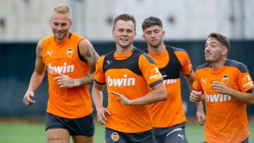 La rodilla deja fuera a Kang In pero Cheryshev regresa
