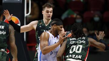 20-01-2022 El jugador del Bar&ccedil;a Brandon Davies en una acci&oacute;n del partido ante UNICS Kazan (70-64) en la Euroliga, en el Basket Hall de Kazan.
 
 El Bar&ccedil;a no puede reflotar en Kaz&aacute;n
 
 DEPORTES
 FCB
 