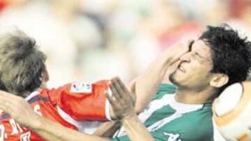 <b>PARTIDO TRABADO. </b>No hubo suerte para el Getafe en un encuentro en el que Rivas, que en la imagen pugna con Edu, fue expulsado.