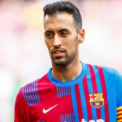Busquets and Alba take pay cut to let Barcelona register Agüero
