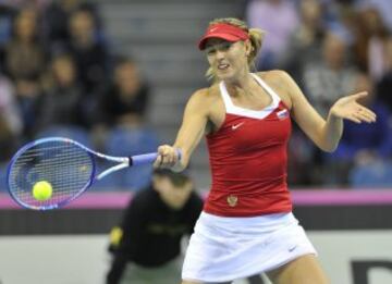 Mario Sharapova se impuso Agnieszka Radwanska y le dio el punto a Rusia ante Polonia. 