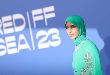 Rawdah Mohamed durante la alfombra roja de la gala béfica amfAR celebrada en el Hotel du Cap-Eden-Roc.