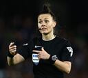 Rebecca Welch se convierte en la primera mujer en arbitrar un partido de Premier League