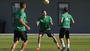 Javi García, durante un entrenamiento del Betis.