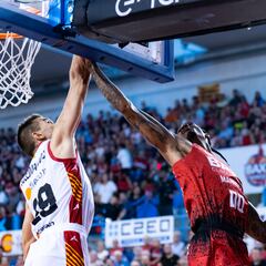 Robinson dirige al Manresa hacia su segunda victoria