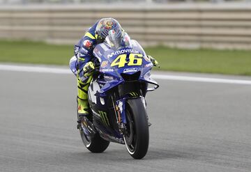 Valentino Rossi rodando en el Ricardo Tormo de Cheste en el día de test de MotoGP.