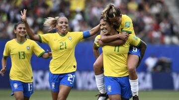 Jugadoras de la Selección Brasileña Femenina celebrando un gol en el Mundial de Francia 2019.