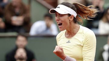 Garbi&ntilde;e Muguruza celebrates after beating Svetlana Kuznetsova. 