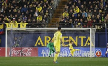 Samu Castillejo y Keylor Navas.