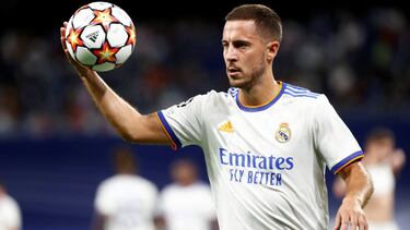 FILE PHOTO: Eden Hazard with the match ball after Real Madrid's Champions League Group D match against Sheriff Tiraspol at the Santiago Bernabeu, Madrid, Spain, September 28, 2021. REUTERS/Juan Medina/File Photo