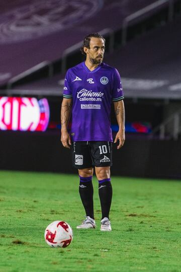 El Mago ha estado en varias etapas en Colo Colo, pues en la actualidad milita para el Cacique luego de un paso por el futbol mexicano en equipos como Morelia y Mazatlán