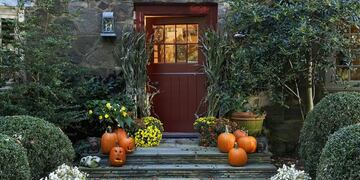 Un clásico en las decoraciones, la calabaza en la entrada.