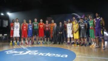 Jugadores de todos los equipos, juntos en la presentación de la actual Liga Endesa.