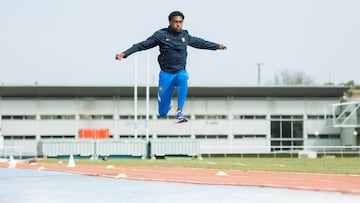 Jordan Díaz en la pista de atletismo Fuente de la Niña, en Guadalajara.