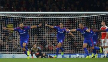 Felipe Pardo hizo gol y asistencia en el Emirates Stadium 