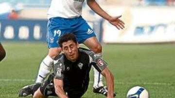 <b>IMPLACABALE. </b>Luna estuvo ayer a gran nivel. En la imagen, Peragón cae a sus pies.