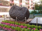 Rusia investiga si un meteorito de 2,8 toneladas fue introducido como adorno de jardín en Reino Unido: “De importancia estratégica”