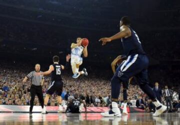 Marcus Paige de Carolina del Norte anotó el triple que empataba el partido en los minutos finales.