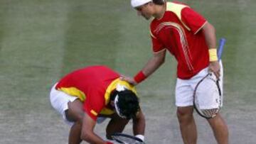 Ferrer consuela a Feliciano.