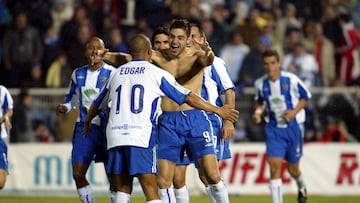 Diego Alonso festeja su gol al Barcelona el 3-12-2003.