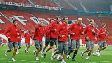 <b>ESCENARIO DE LUJO. </b>La plantilla del Villarreal se ejercitó ayer por la tarde en Old Trafford antes del compromiso de esta noche.