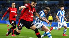 Cristian Portugu&eacute;s &#039;Portu (d) de la Real Sociedad y el eslovaco Martin Valjent del RCD Mallorca, durante el partido de la jornada 21 de LaLiga Santander disputado este domingo en el Reale Arena de San Sebasti&aacute;n.