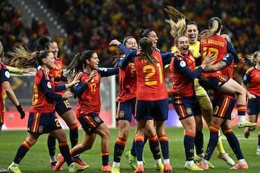 Las jugadoras españolas celebran la victoria por 3-0 ante Alemania. Las de Sonia Bemúdez conquistan su segunda Nations League.