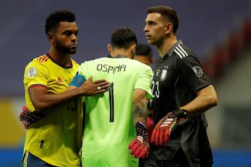 El encuentro terminó 1-1 tras los noventa minutos. Lautaro Martínez y Luis Díaz anotaron y la clasificación se definió desde los once pasos. Los de Scaloni se impusieron 3-2 y ahora jugarán la final ante Brasil. 