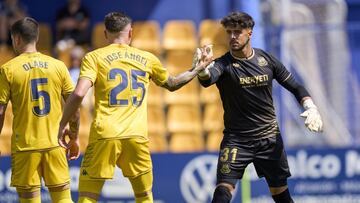 Jugadores del Alcorcón durante el partido contra el Girona.