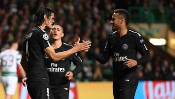 Cavani y Neymar celebran un gol en Champions