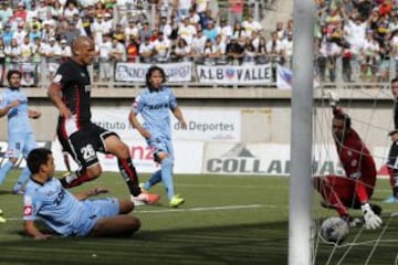 Humberto Suazo anotó su primer gol desde su regreso.