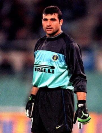 7 - Angelo Peruzzi: Nuevamente el campeón del mundo con Italia en 2006 aparece en la lista. Esta vez por la cifra que Inter de Milán pagó a la Juventus para fichar al portero en 1999: 19 millones de euros.